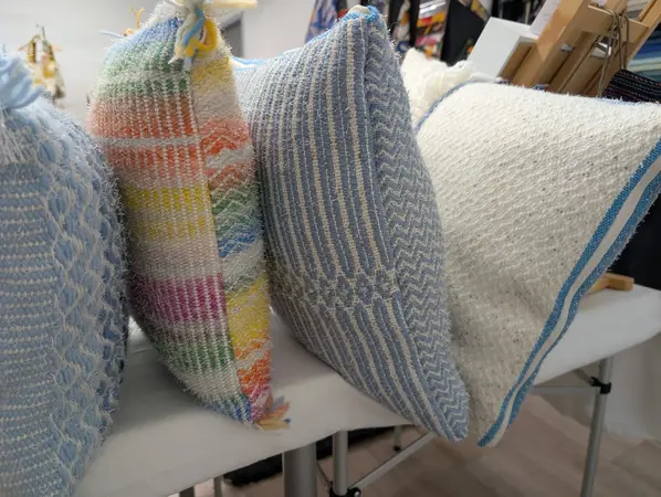 Vente de coussins tissés-main